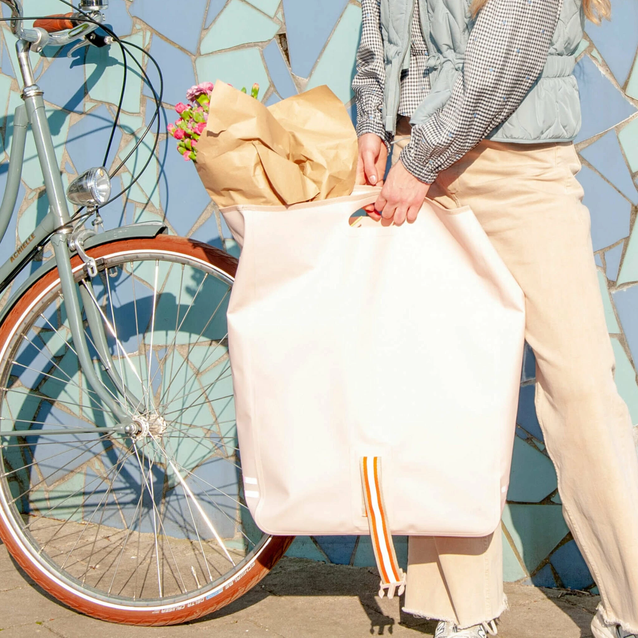 Sac De Courses Avec Son Sac Isotherme Sur Porte-bagages Houston Go Fluo 7 Sac De Courses Avec Son Sac Isotherme Sur Porte-bagages Houston Go Fluo – Image 5