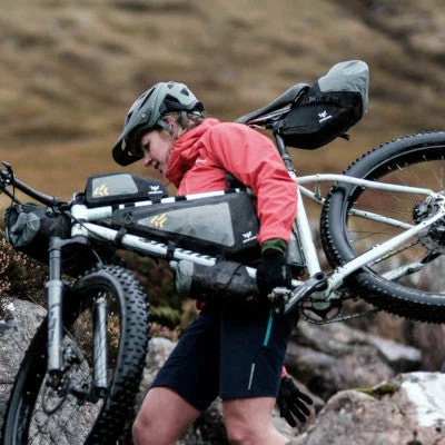 Sacoche De Cadre Vélo Pour Bikepacking Backcountry Apidura 8 Sacoche De Cadre Vélo Pour Bikepacking Backcountry Apidura – Image 6