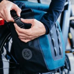 Sacoche Vélo Simple Porte-bagages Arrière étanche Vélotaf Agu 13 Sacoche Vélo Simple Porte-bagages Arrière étanche Vélotaf Agu -Remorques vélo Soldes sacoche velo simple porte bagages arriere etanche velotaf agu full 6